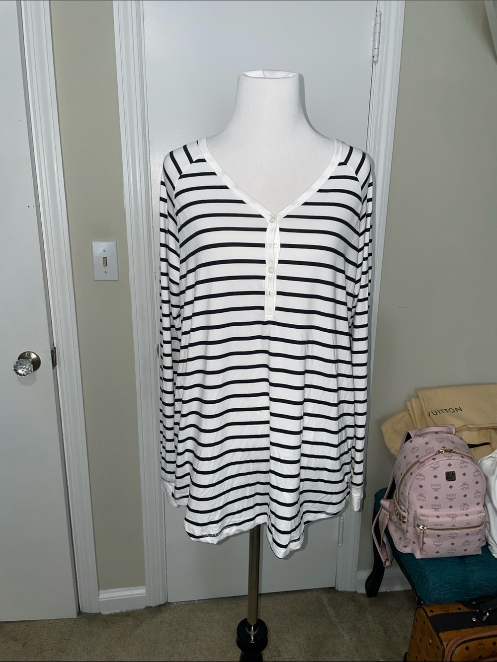 Striped V-Neck Long Sleeve Top - White & Black